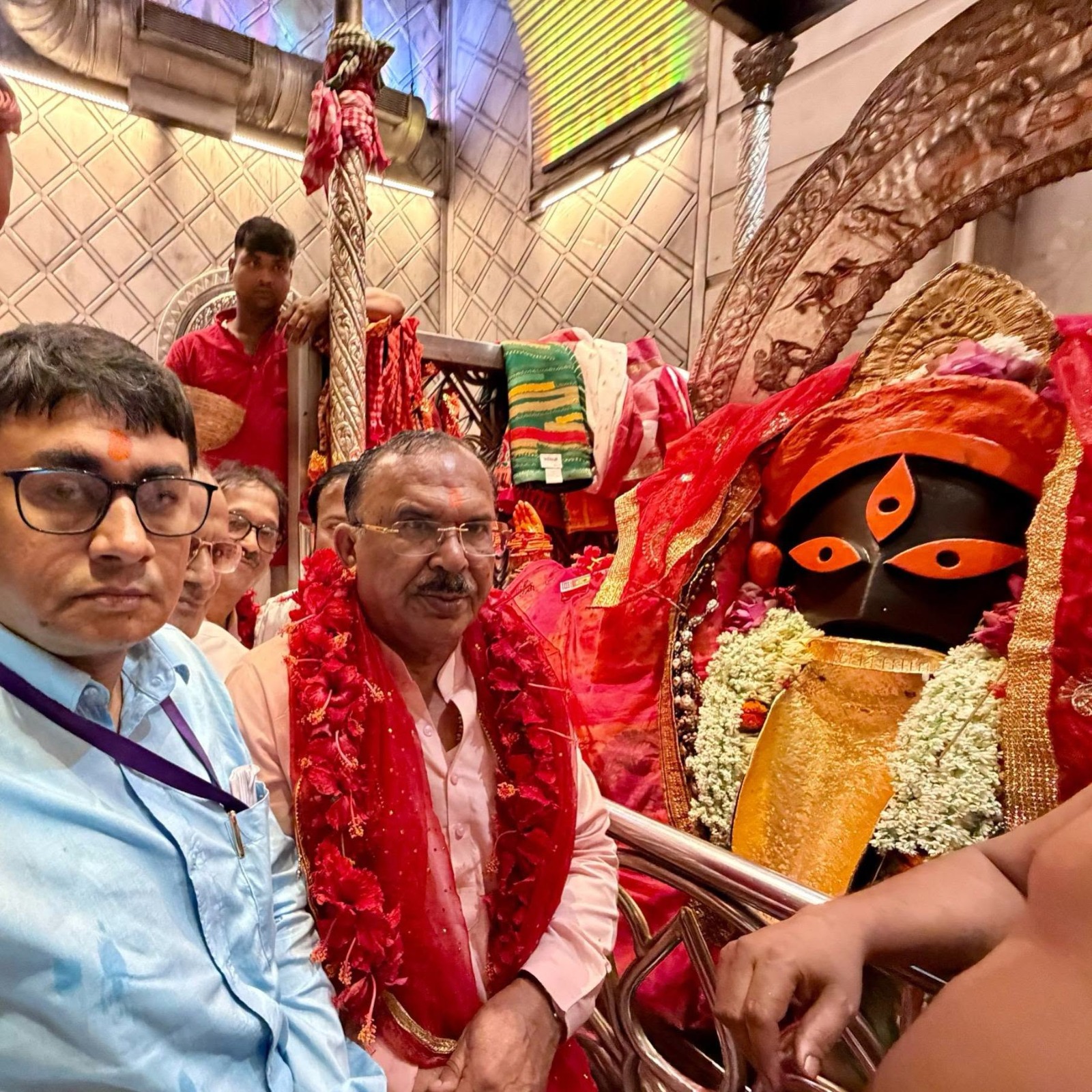कोलकाता के प्रसिद्ध कालीघाट मंदिर मदिर पहुंचे विधानसभा स्पीकर देवनानी