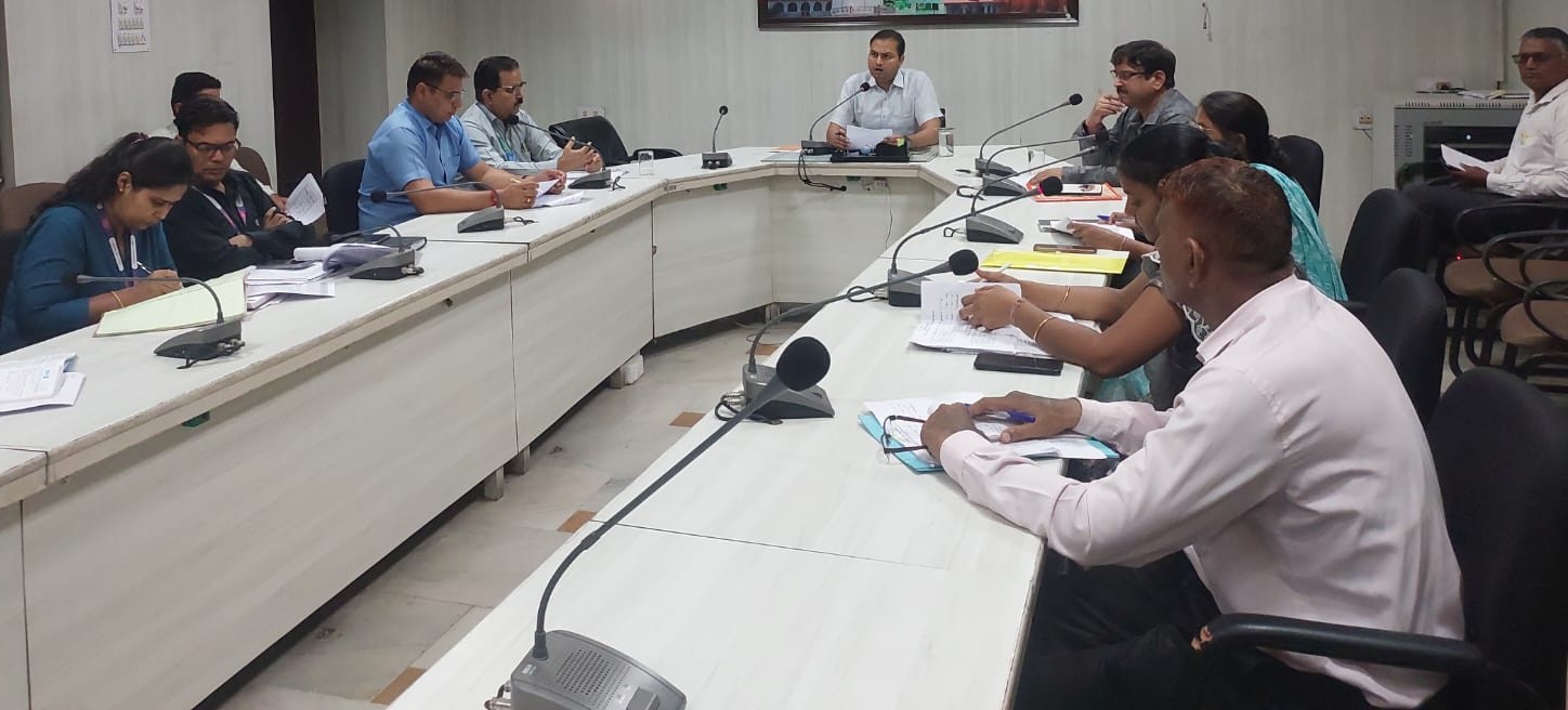 दिव्यांगों, युवाओं और उद्यमियों को लोन उपलब्ध करने वाली योजनाओं पर चर्चा